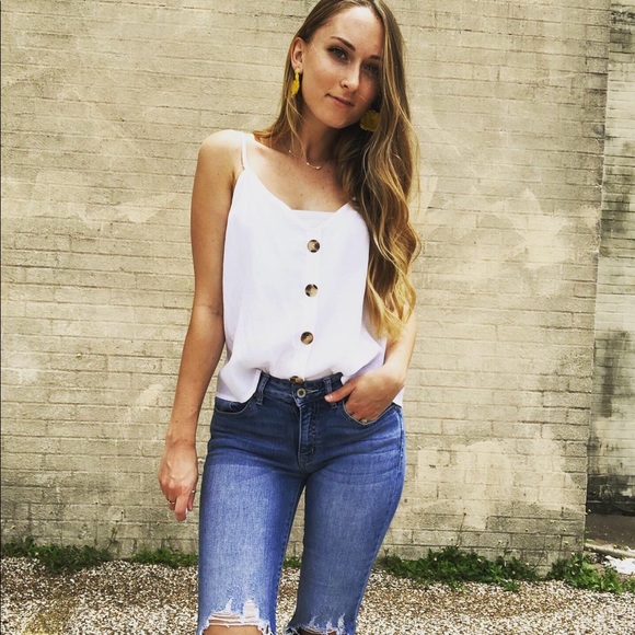 Last one size SM!! Armora’s | White Button Up Top - Picture 2 of 8